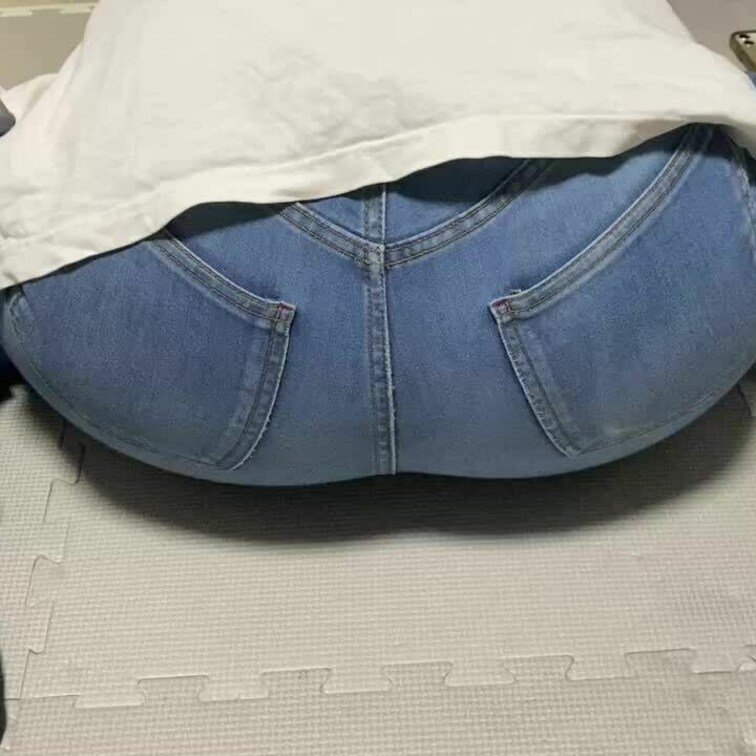 デニムに押さえつけられて中々でないやつ😂