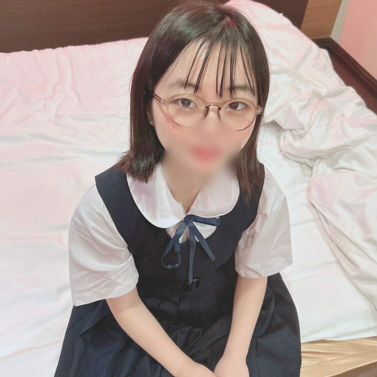 制服メガネっ子女子ハ〇撮り👧👧
あの、SNSで人気が多かった地味子作品第一作目を公開しました✨おとなしそうな地味子のギ