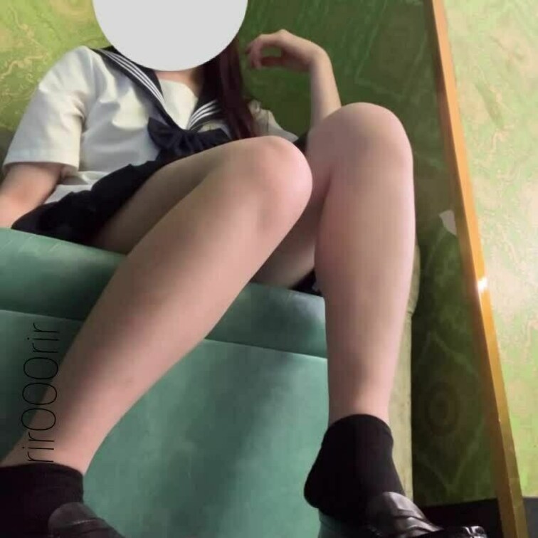 罵倒する系、足くねくね見せながら🦵...