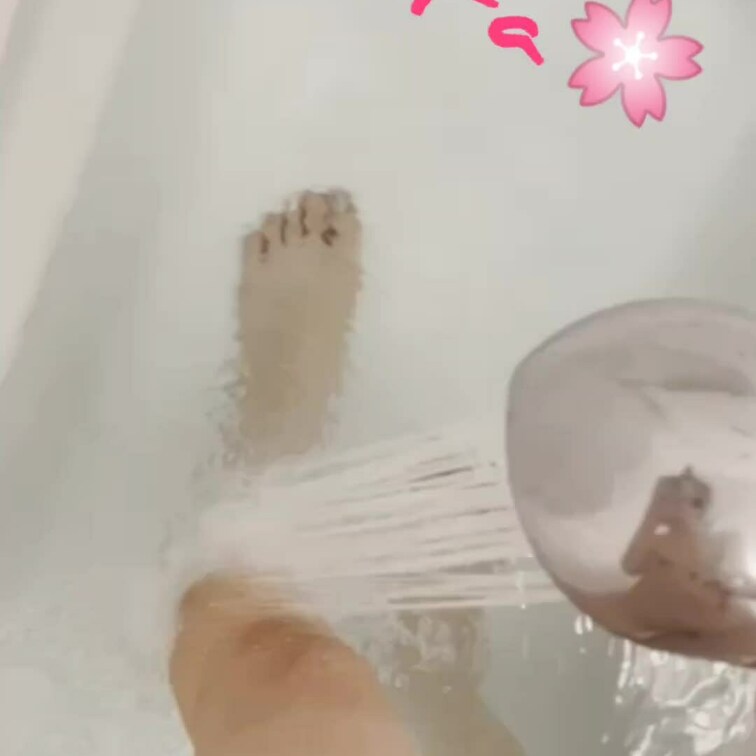 Refaのシャワーヘッド買ったので、
お風呂タイムが楽しみなんです🎶

あ、シャワーヘッドに…
油断した！笑