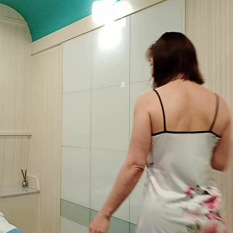 今日は一息つきましょう
ということで
お着替え動画
電マでイキまくったパンツは
酷く汚れていました…

これ