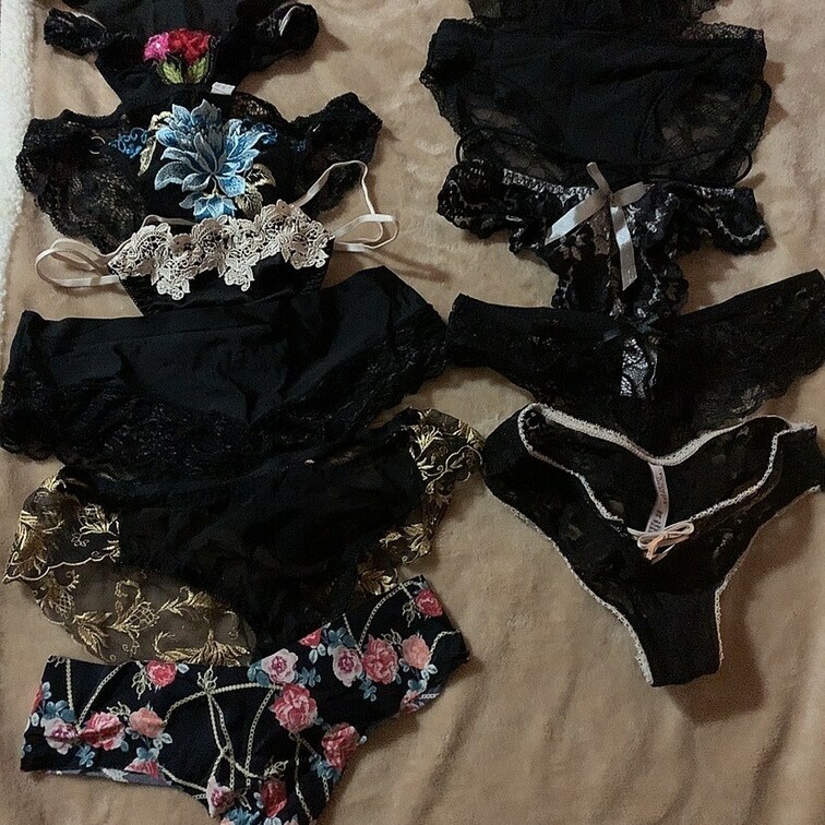 色々パンティ😊🖤⋆͛*͛🤍💙➰🎀💜
変態な香りつけたりしたり〜