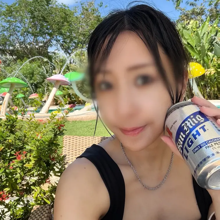 こんばんは人妻ゆうです💋

南国に来ているよー🌴💕
