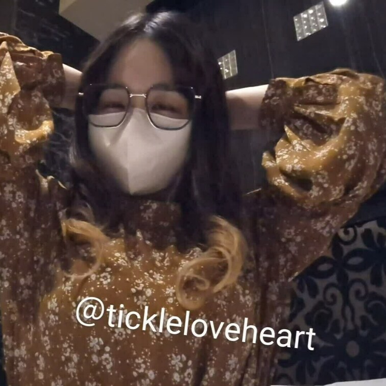 脇と脇腹をくすぐり責め

モデル：美音
