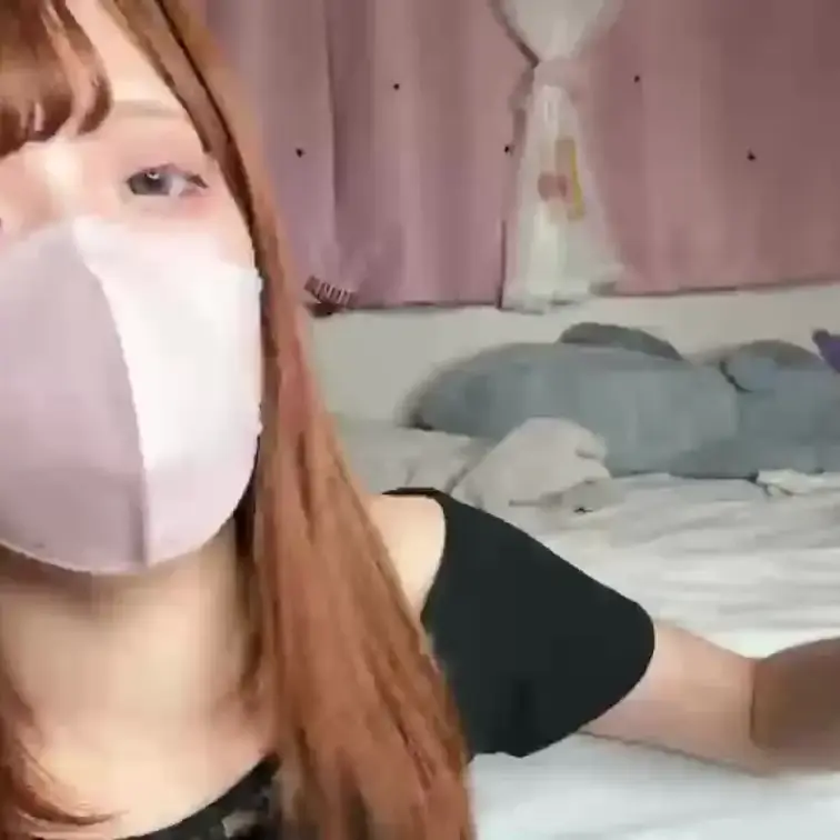 【みれい 20 歳】

みれいさんのライブ配信動画です
生ライブ配信だと、1 回の有料配信を視聴すると、おおよそ平