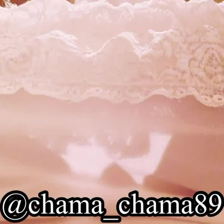 おっぱい揺らすと服剥がれちゃう💦