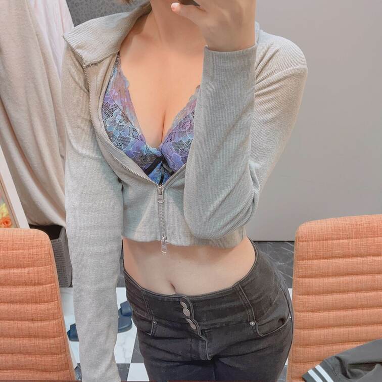 アニメのコスプレが好きな女友達の撮影についていかせてもらったので、せっかくなら私も撮影しようと思い…
友達が撮影してる
