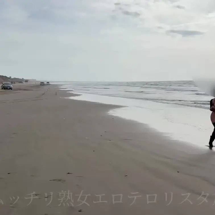 まだまだ寒い☃️

でも🌊が恋しい🥰

πも🍑も堂々と晒していい場所😍

ガン見されたい💓