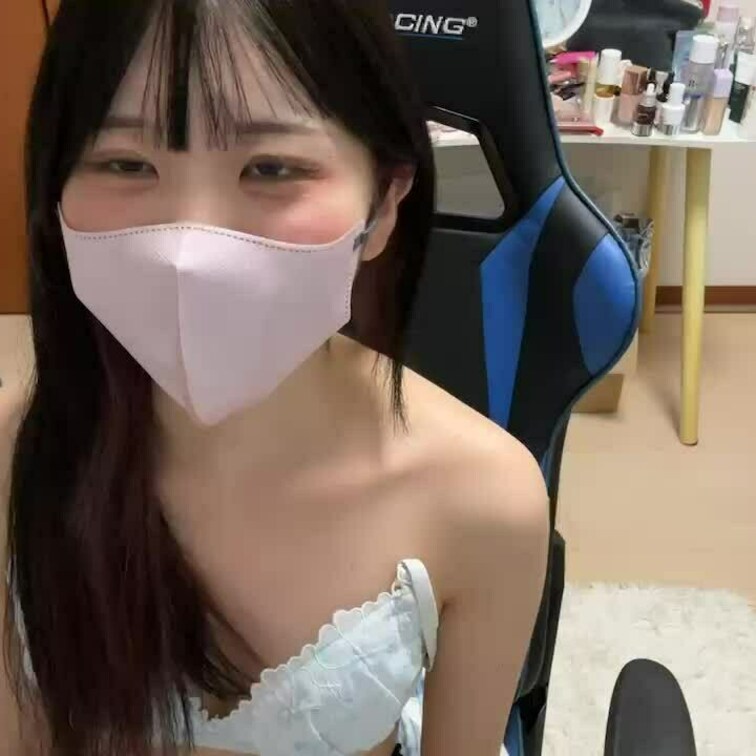 【いのり 20 歳】

いのりさんのライブ配信動画です
生配信 だと、1 回の有料配信を視聴すると、おおよそ平均 
