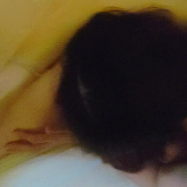 単独さんのチンポをノーハンドフェラで責め立てる妻です( ´艸｀)
ウェルカムフェラはノーハンドが基本だそうです( ´∀