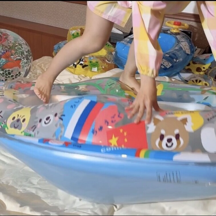 リクエストで撮ったpop動画になります！
ベビーボートやビーチボールを
空気を足したり上に乗ったりして合計3つ破裂し