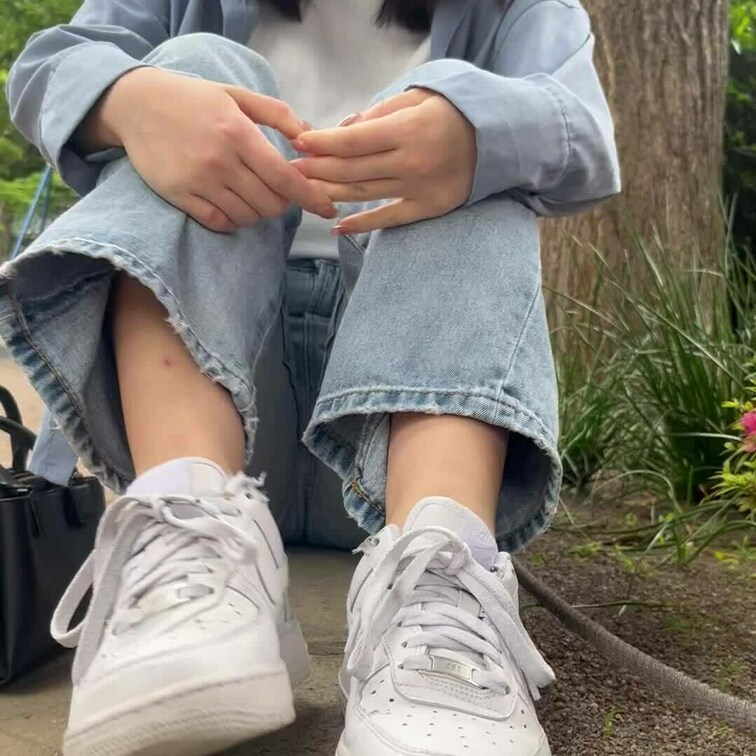 清楚系色白美女24cm超激弱足裏くすぐり！5分3秒

くすぐりはかなり弱く(足裏全体弱かったです)、終始ピクピク動か