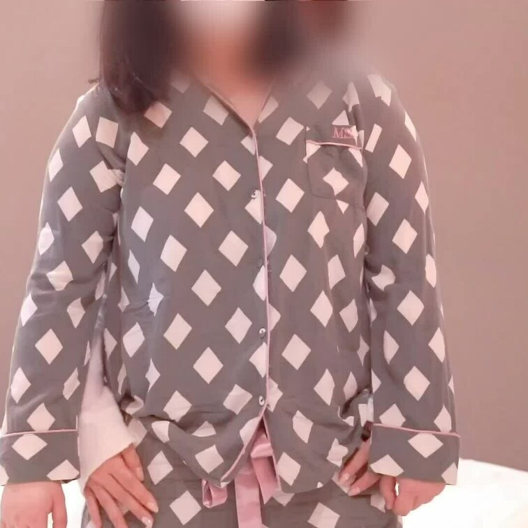 るりこと19歳ちゃん

女子二人のパジャマでいちゃいちゃ❤️

すごくおっぱいふわふわで大きかった🥰何カップでし