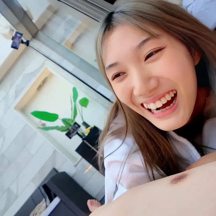 徐々にテンション上がってきて、ワイの乳首見て爆笑しておられるゆうな嬢😇 ワイの乳首には、人のこころを暖かくさせる作用があ