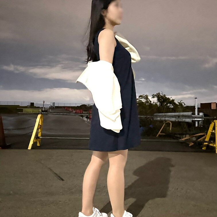 普段はお肌露出しないお洋服だけど、撮影用に短いの履いちゃった♡
お顔のモザイク少なかったんでビックリ🫢
普段はマスク