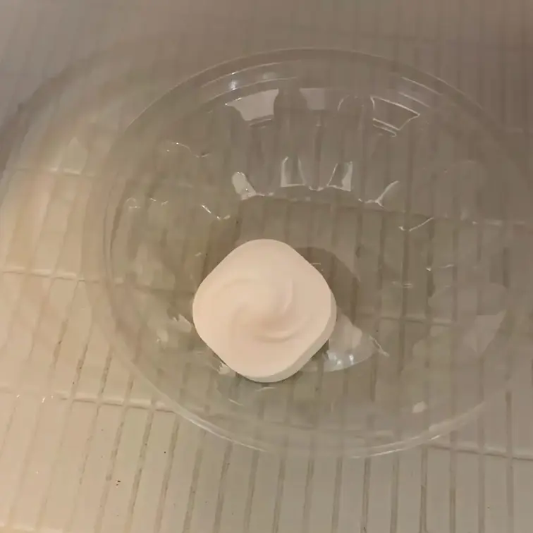 炭酸入浴剤をおしっこでじゃぼじゃぼにして、シュワシュワの健康水(ぬるま湯)を作ってみました♡手にかけた後は、半日ぐらい良