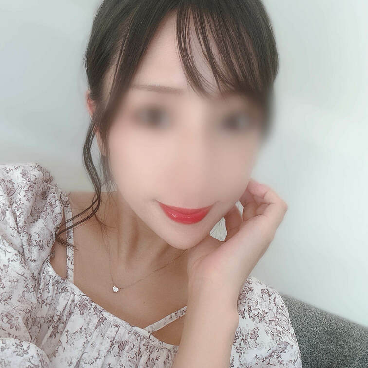こんばんは人妻ゆうです💋

今日は髪をアップスタイルにしてみたよ🥰