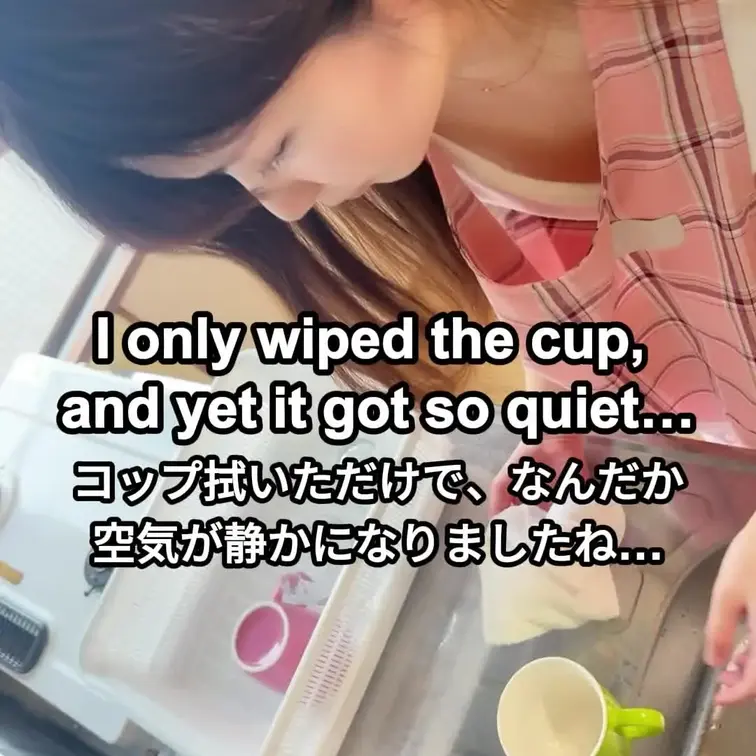 お皿だけじゃなくて、あなたの視線まで洗い流しちゃいますよ😉