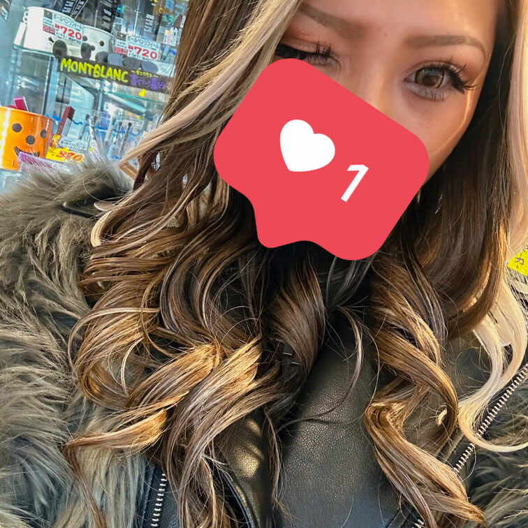 おはようございます🙋‍♀️🙋‍♀️
黒ギャルのサキノです♡♡
今日も昼職でいつもどーり早起き‥
早起きの外の空気は