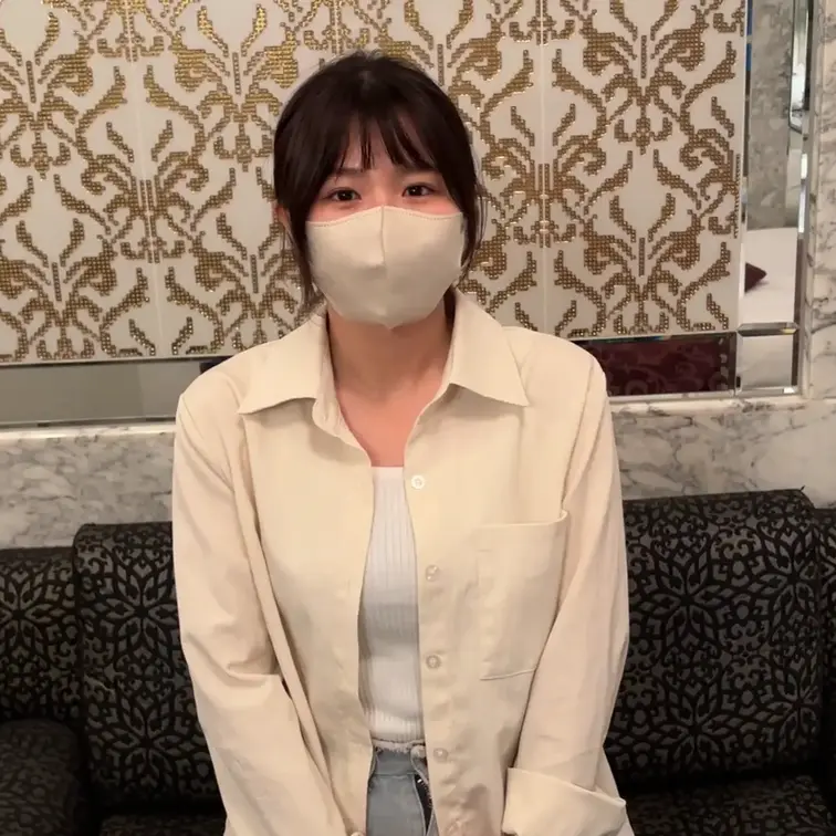 お菓子販売店員のコをハメ撮りしてきました
おとなしめで実に素朴な雰囲気の彼女
こういう素朴なコがどんなSEXをするの