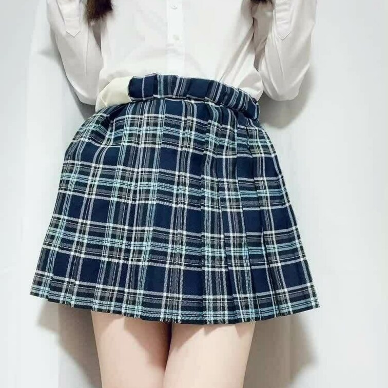 先生にスカートの丈注意されて
パンツ全部見せて誘惑しちゃうんだから！


先生、許してください( • ·̭ •̥