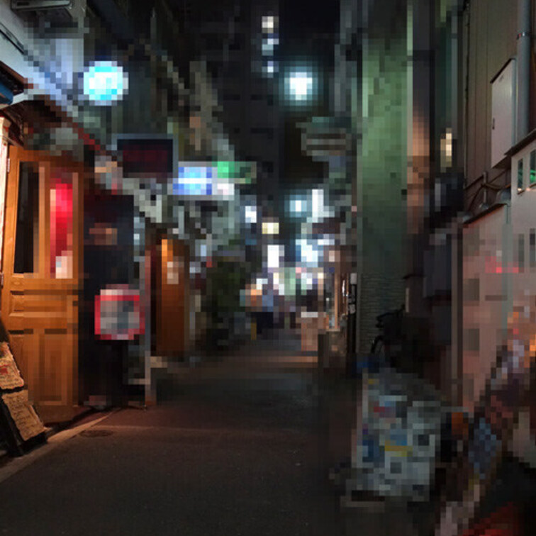 昼間に会って夜まで歌舞伎町で遊んでいました。ノーパンにスカートだけでもかなりドキドキしてて。すぐにアソコは濡れちゃうそう