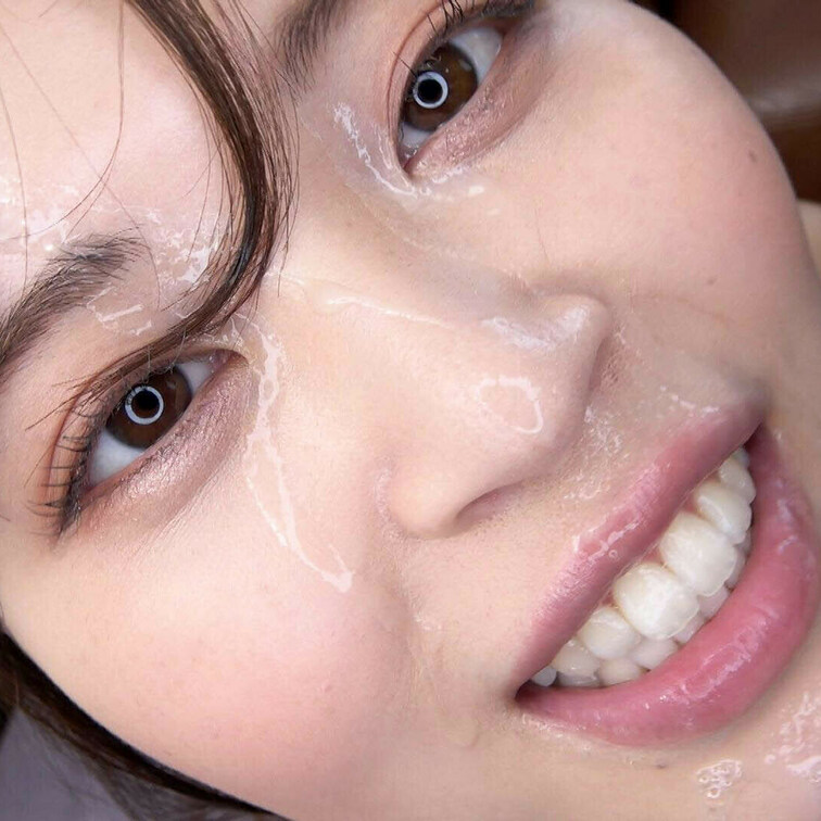大量ザーメンぶっかけ顔射！／ayaka
顔面偏差SSS級のみ厳選！！濃密なフェラチオでギンギンになった肉棒から大量に発