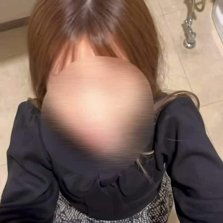 めるちゃん、顔射、髪射、綺麗な洋服に射精😆❤️
髪ベタベタで帰らせました笑