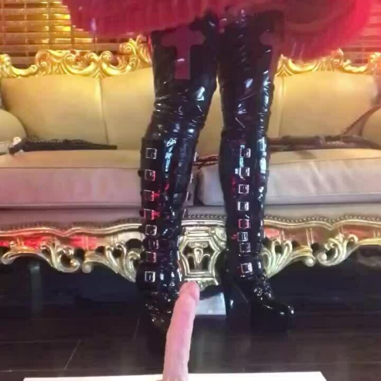 ディルド踏み潰し