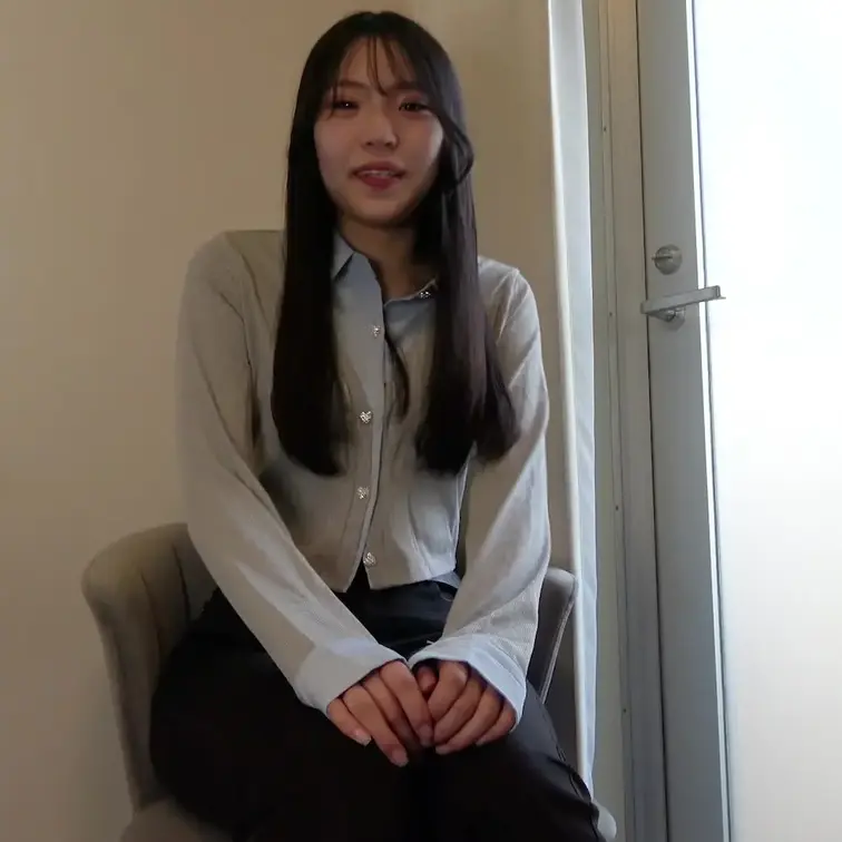 ★くすぐり★人気美人モデル 七藤優亜ちゃんの私服で足裏くすぐり★　七藤優亜①

人気美人モデル 七藤優亜ちゃんが登場