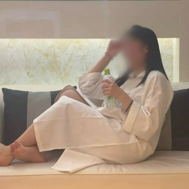 大学生の時からのリア友の25歳
※本当にガチなリア友です笑

大学生時代に体の関係を持ったことがある女友達に裏垢を