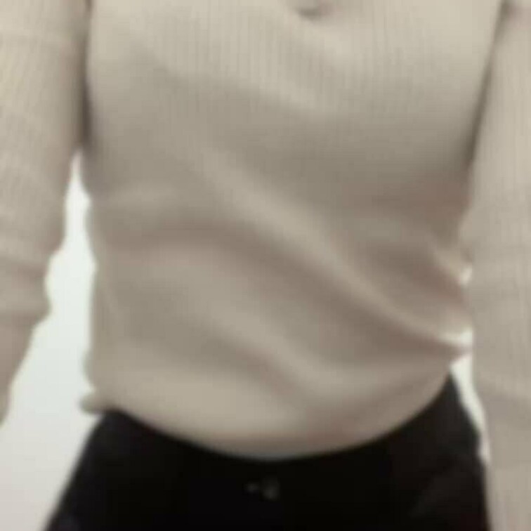 初めて投稿します！見つけてくれてありがとう!(´▽｀)
トイレでおっパイいじいじしました♥️
