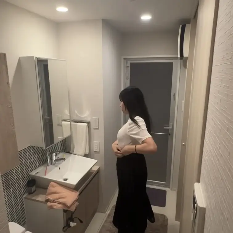 ⭐️明日公開⭐️
 
 同じ大学の女友達と、、、
 
 早く見たい人、動画楽しみな人はいいねとコメントで教えて📝