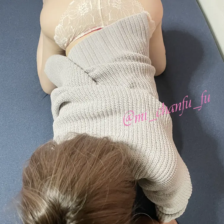 お口でしてもらっている最中の🍑
絶頂を迎える寸前で頑張って📷撮りました💦笑
この眺めが自分の中では最高です🥰