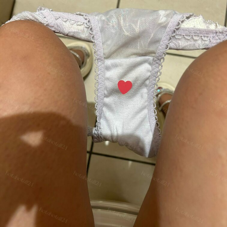 ヨーグルト？
おりものっぽい感じ…

#フェチ
#変態
#パンツ
#ブラジャー
#パンティー
#OL
