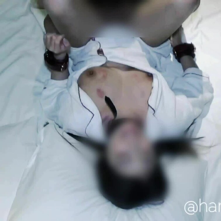 【食事】

両手で肉ビラを掻き分け
剥き出しになったクリちんぽに食らいついて
舌先で上下左右にべっちょべちょ引っ