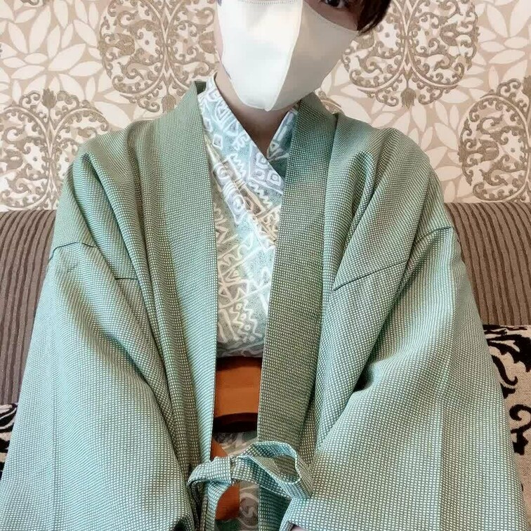 【覗き見無料投稿】
少しずつ、ゆっくり脱ぐの…見ててくれますか？
続きは見放題プランで…♡