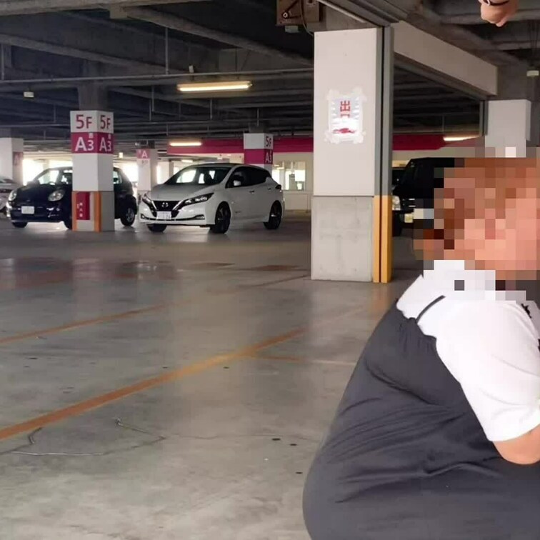 どこにでもショッピングモールの立体駐車場で全裸中出しセックス😊
あまりに気持ちい陽気だったので全裸になりセックスしてた