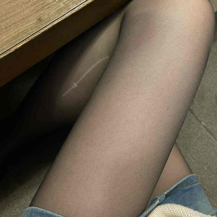 極薄黒パンストの季節がやってまいりました☺️

すぐに伝線してしまうので、
2回履けたらラッキー👍