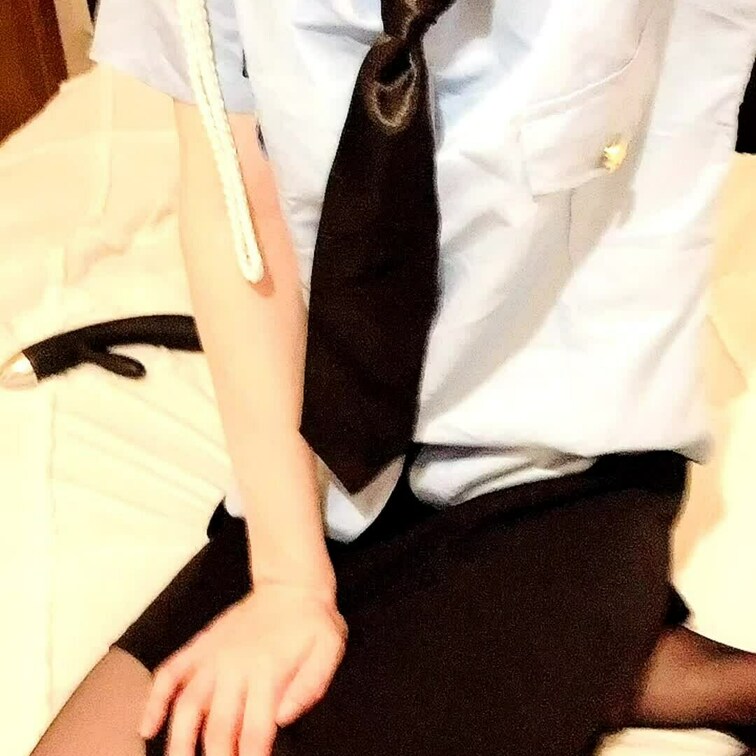 右上の「♡いいね」を押してか動画ら見ていただけると嬉しいです🥰

手錠で固定もいいかもね💗