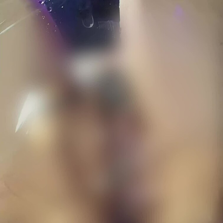 今夜はテカテカなレザーのボンテージを
身に纏ってみました💋

ボンテージコスチューム
実は人生初の挑戦でした…♡