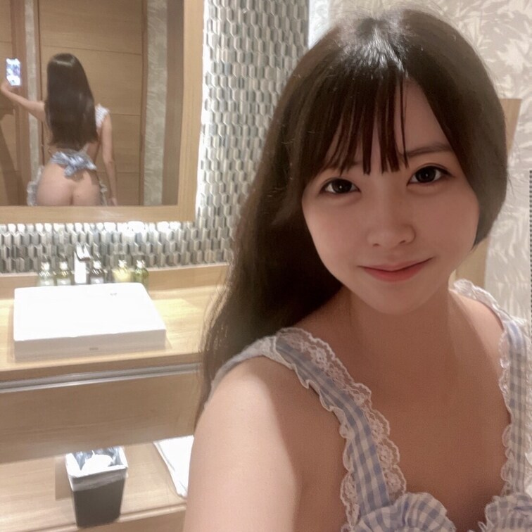 チラッと・・・最近SNS厳しくて🍑と出せないから・・・

❤️してくれてる人に全部見えてるの送るね💕
右上の「♡い