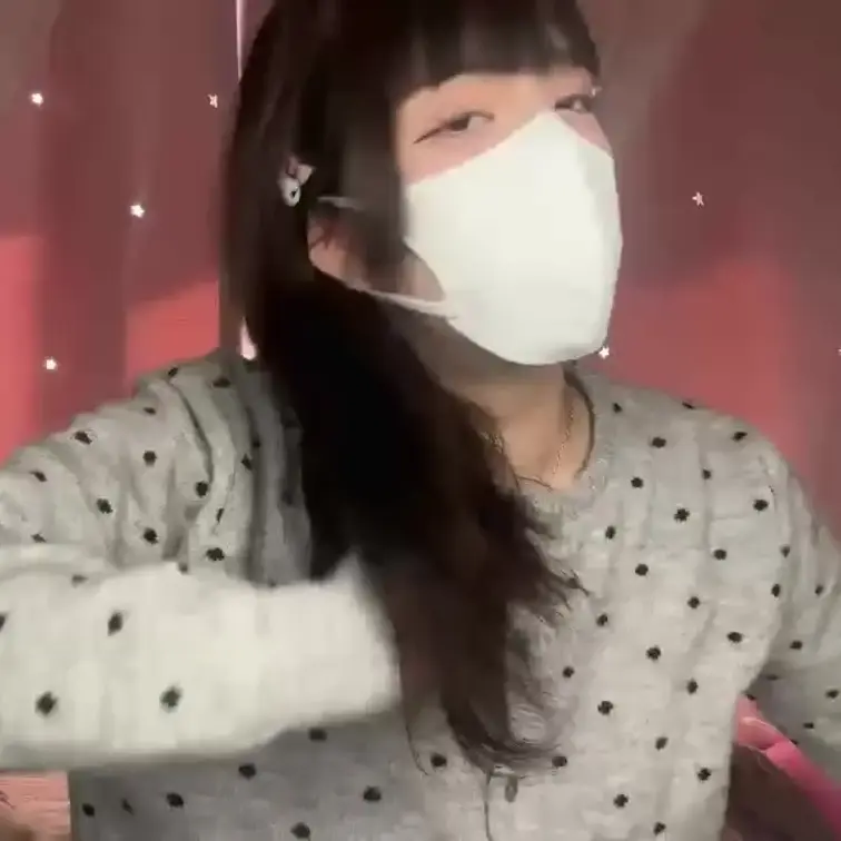 【みれい 20 歳】

みれいさんのライブ配信動画です
生ライブ配信だと、1 回の有料配信を視聴すると、おおよそ平