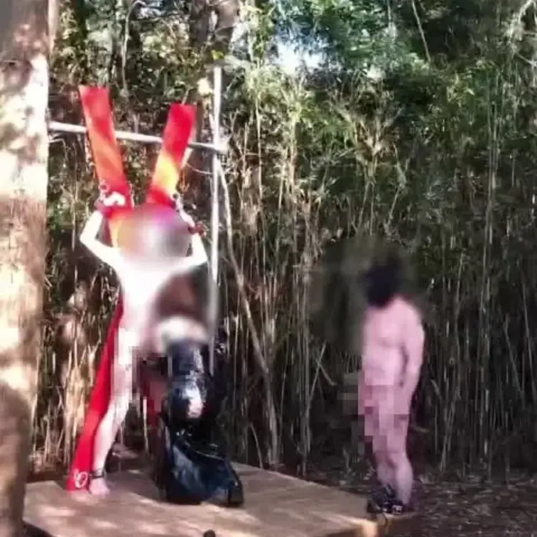 磔台のマゾをしゃぶりたがる変態マゾ。
好きなだけ楽しみなさい🎵