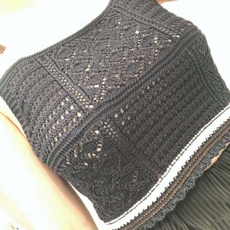 このビスチェ、実はノーブラで着ました、、❣️

網目から乳首がちょっびり見えてるけど、分かるかなあ？(〃ω〃)
