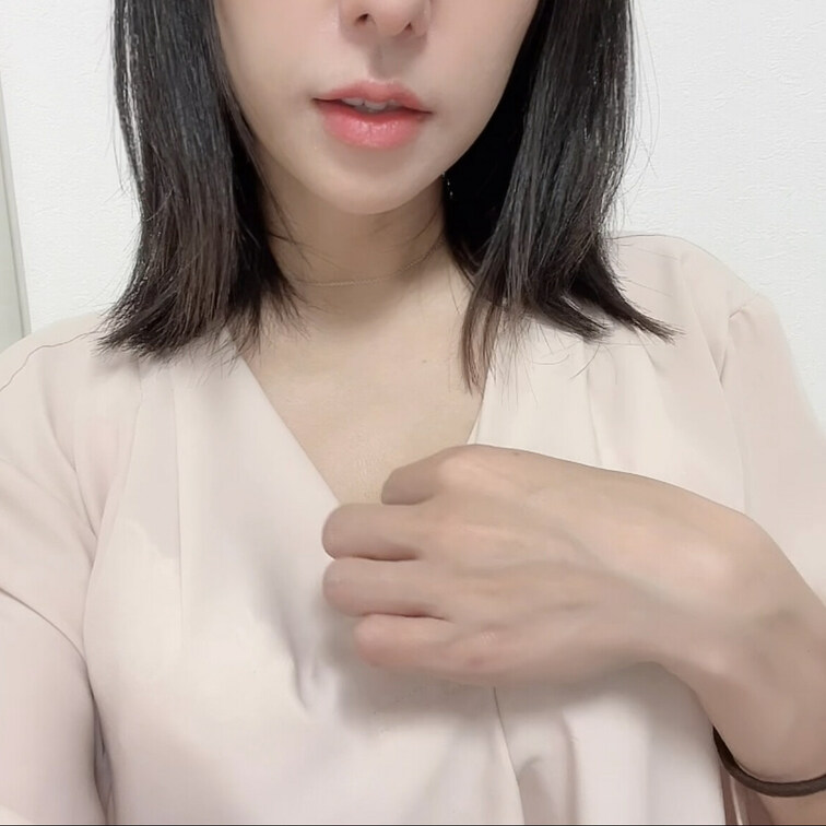 こんばんは人妻ゆうです💋💕

月曜ですね〜💦
今週も頑張りましょう✨

ゆうの今日のお仕事着❤️


と