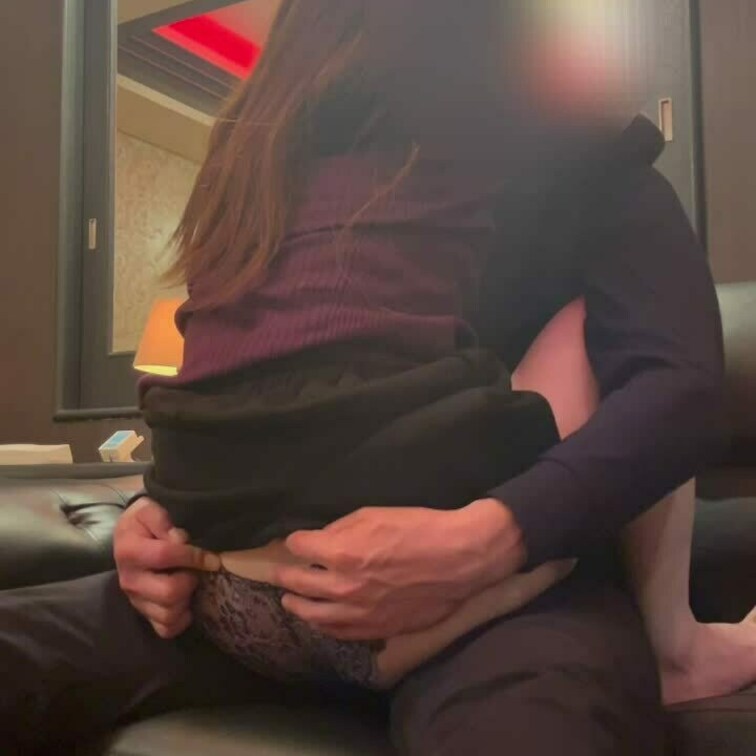 OLさんとの密会♡顔面にマ○コを押し付けてもらったり、下着つけたままケツを突き出してフェラしてもらったり優しく知れたので