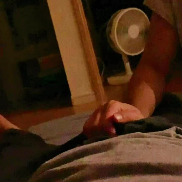 お互い着衣ですが、愛妻Mの手コキ動画です💓
Mの🫲は愛があって気持ちいいです🤩💕