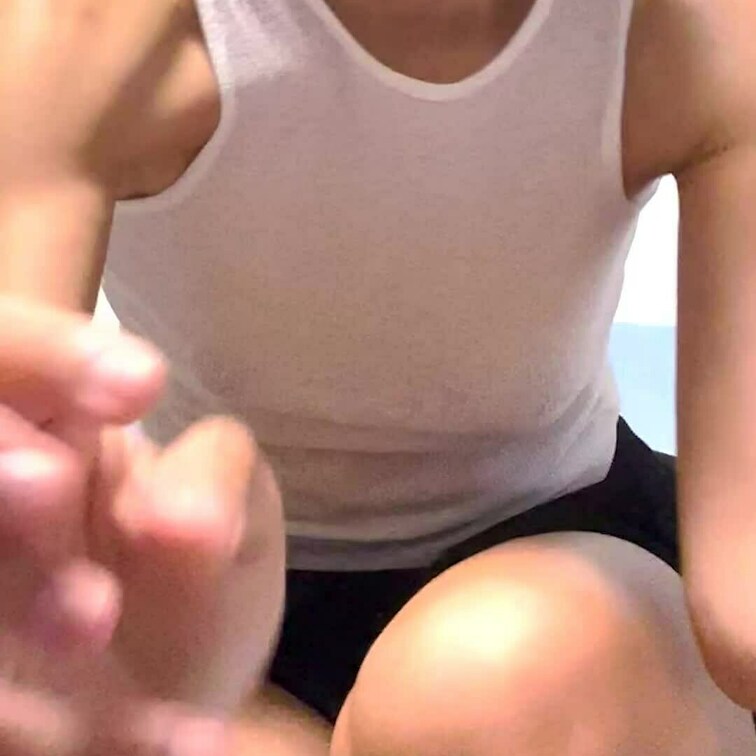 １日に何度もオナニーしする淫乱熟女です。
普段は常にノーパンノーブラで外にも出かける変態です。