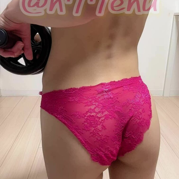 自宅トレーニングの様子🏋️💓
自宅だと周り気にせず服着なくても良いのが最大のメリット💓💓
